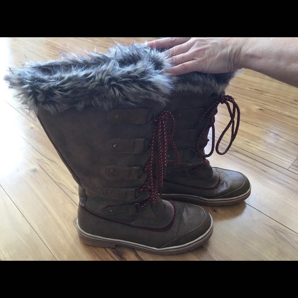 Winter boots size 9 Lane Bryant.
